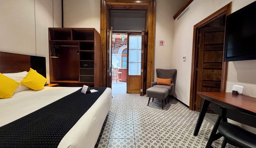 Standard Room 1 King Bed