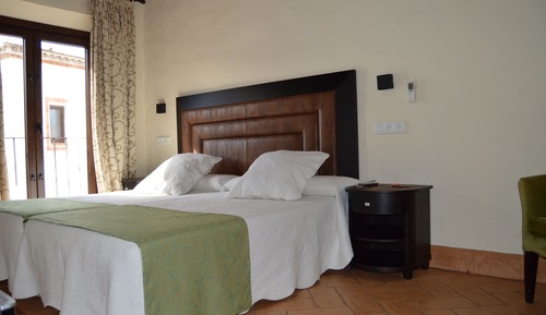 Habitación básica con 1 cama doble o 2 individuales