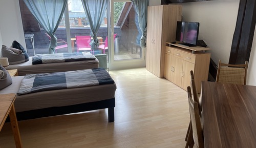 Apartamento básico, baño privado, vistas al patio