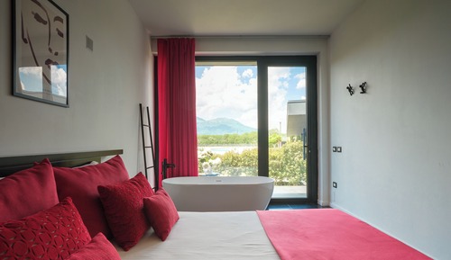 Habitación Deluxe doble, 1 habitación, bañera, vistas a la piscina