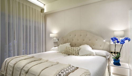 Habitación Deluxe con 2 camas individuales (Blanco Ibiza)