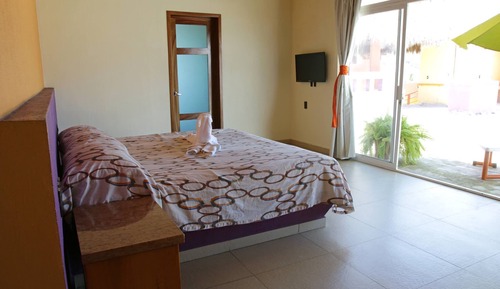 Suite Deluxe, 1 cama de matrimonio grande, vistas a la piscina
