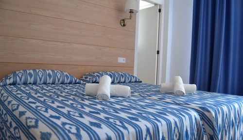 Habitación con 2 camas individuales