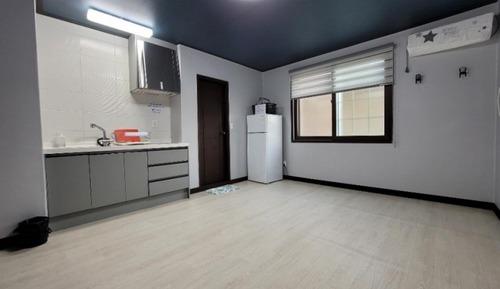 Room (Building A Room 103 (Ondol Room) Pet )