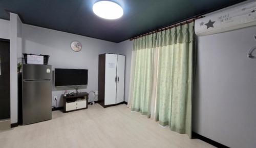 Room (Building A Room 101 (Ondol Room) Pet )