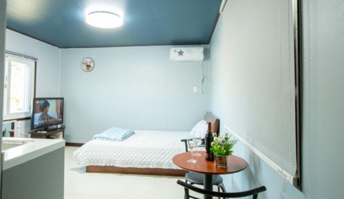 Room (Building B Room 101 (Bed Room) Pet Al)