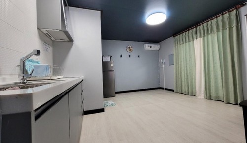 Room (Building A Room 102 (Ondol Room) Pet )
