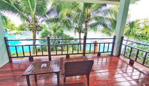 Deluxe Pool View with bathtub