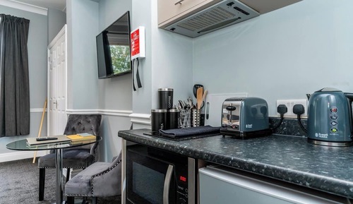 Apartamento (Apartment 8 Second Floor)