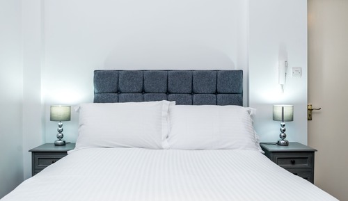Apartamento (Apartment 7 Second Floor)