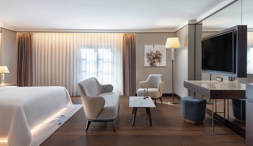 Habitación superior, 1 cama de matrimonio grande, vistas a la ciudad