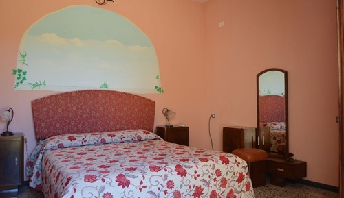 Habitación doble, vistas al patio (Rosa)