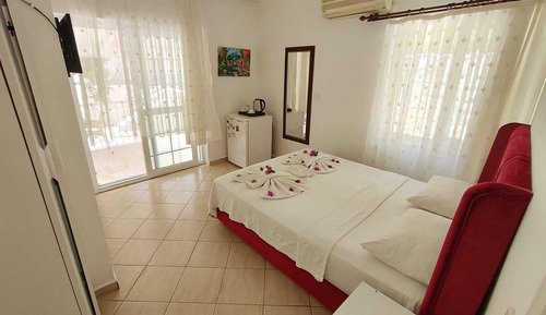 Habitación estándar con 1 cama doble o 2 individuales, terraza