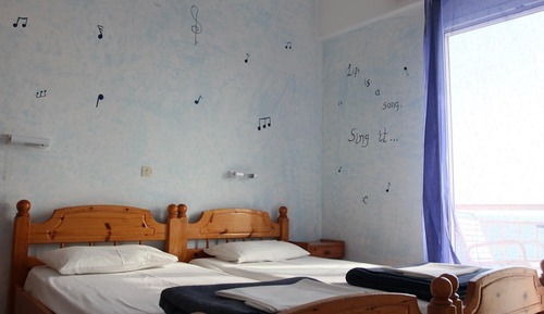 Habitación triple, vistas al mar