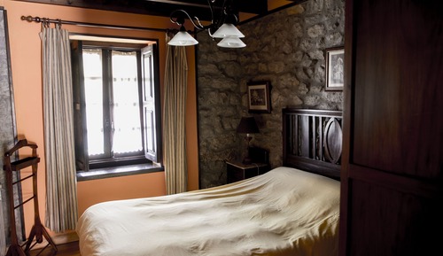 Estudio, baño privado (anexo)