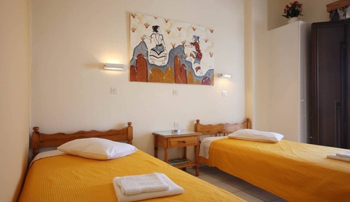 Habitación básica con 1 cama doble o 2 individuales, vistas al mar