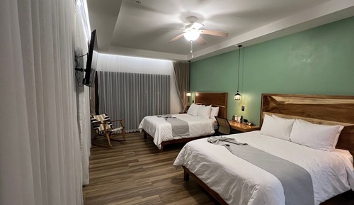 Habitación Deluxe doble, 2 camas de matrimonio, no fumadores, vistas a la montaña