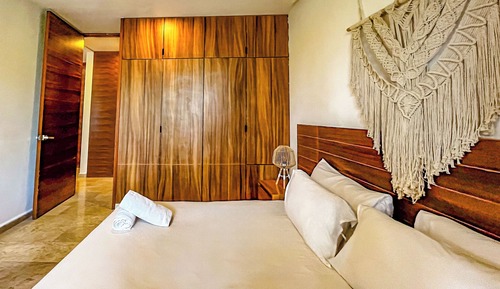 Apartamento de lujo, 1 cama de matrimonio grande con sofá cama (Luxury Balcony Pool View)