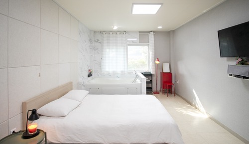 Estudio, bañera de hidromasaje (15 pyeong)