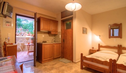 Habitación estándar con 2 camas individuales, patio, vistas al jardín
