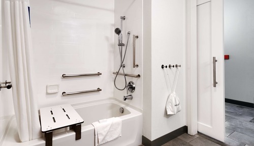 Habitación, 2 camas de matrimonio, accesible para personas con discapacidad, bañera