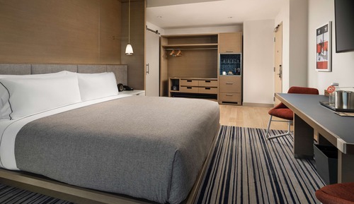 Habitación, 1 cama de matrimonio grande (Mobility & Hearing, Roll-in Shower)
