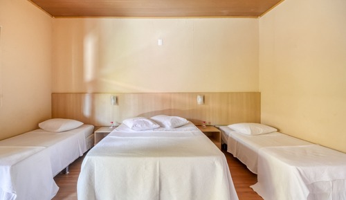 Habitación cuádruple, varias camas