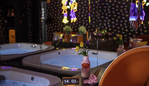 Double Room with Spa Bath Access 1 hour