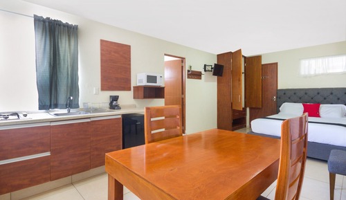 Standard Suite, 1 Queen Bed