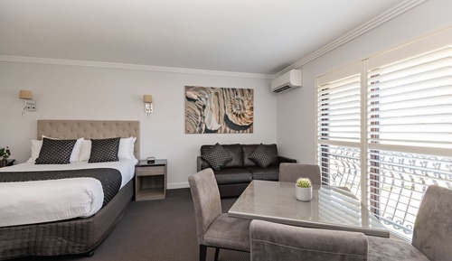 Suite familiar, 2 habitaciones, vistas al jardín (Free Wi-Fi & Parking)