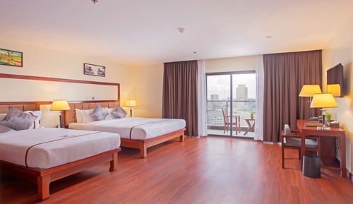 Landmark Twin Bed with Balcony