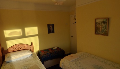Habitación tradicional con 2 camas individuales
