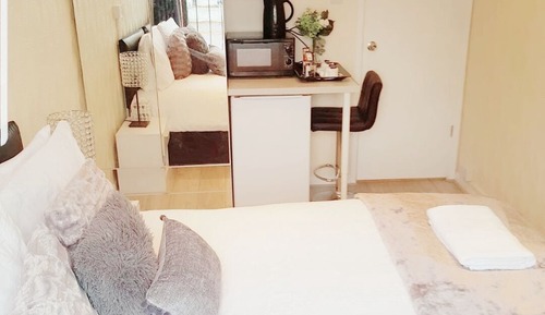 Habitación clásica con 1 cama doble o 2 individuales, baño compartido