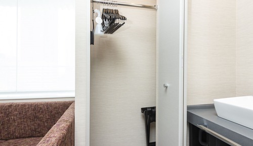 Habitación con 2 camas individuales, vistas a la ciudad