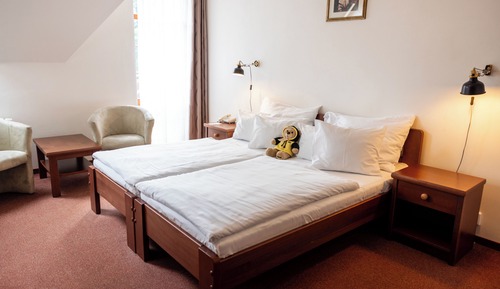Habitación superior con 1 cama doble o 2 individuales, balcón