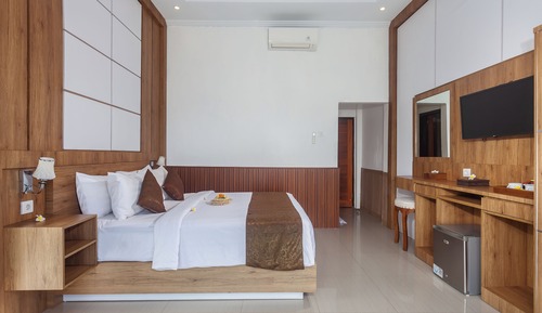 Deluxe Room with Pool Access