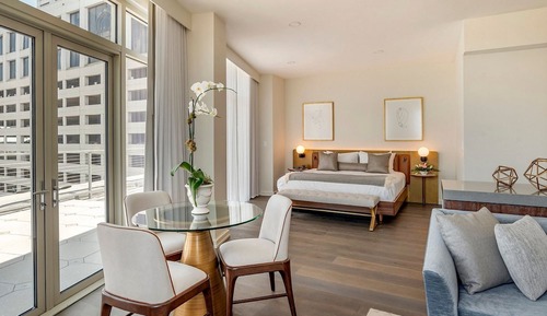 Suite estudio superior, 1 cama de matrimonio grande, balcón, vistas a la ciudad