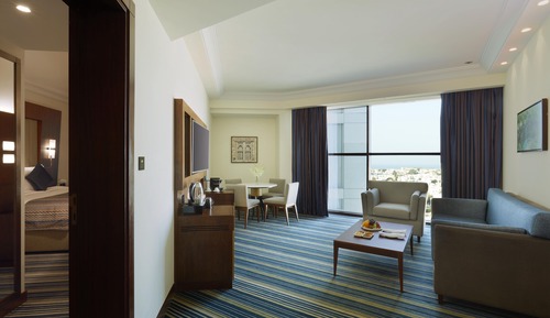 Suite ejecutiva, vistas parciales al mar