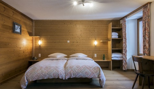 Habitación con 2 camas individuales