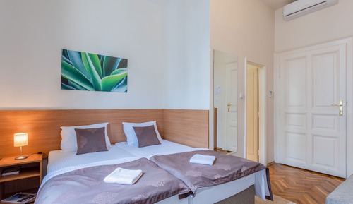 Habitación con 1 cama doble o 2 individuales, baño privado