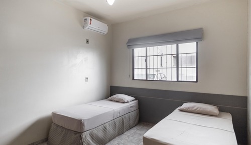 Habitación con 2 camas individuales