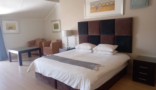Mount Royal 31 Large 1 bed with Balcony