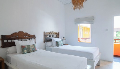 Habitación estándar con 2 camas individuales, balcón