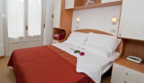 Habitación estándar con 1 cama doble o 2 individuales