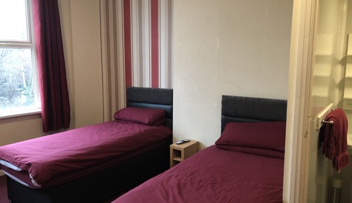 Habitación con 2 camas individuales