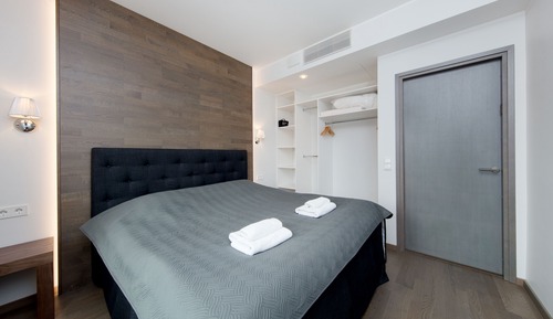 Smart Suite 1 bedroom w/balcony/rooftop (8A)