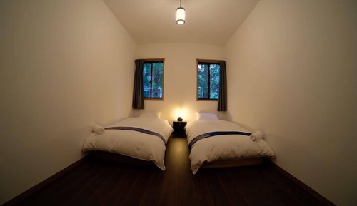 Habitación básica con 1 cama doble o 2 individuales