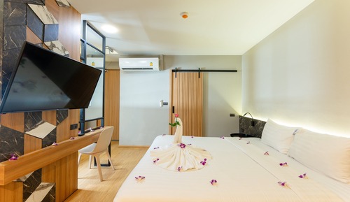 Estudio familiar, 1 cama de matrimonio grande con sofá cama