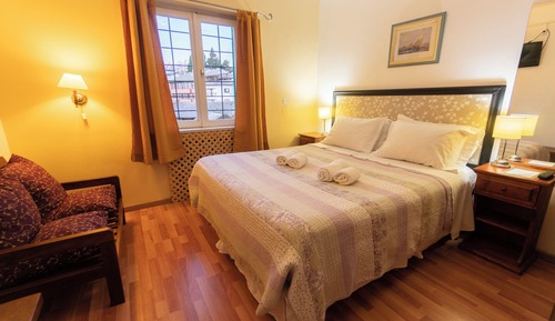 Habitación estándar con 1 cama doble o 2 individuales, vistas a la ciudad