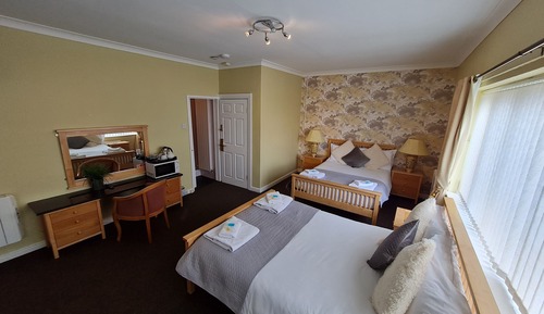 Suite superior, baño privado (ROOM 3)